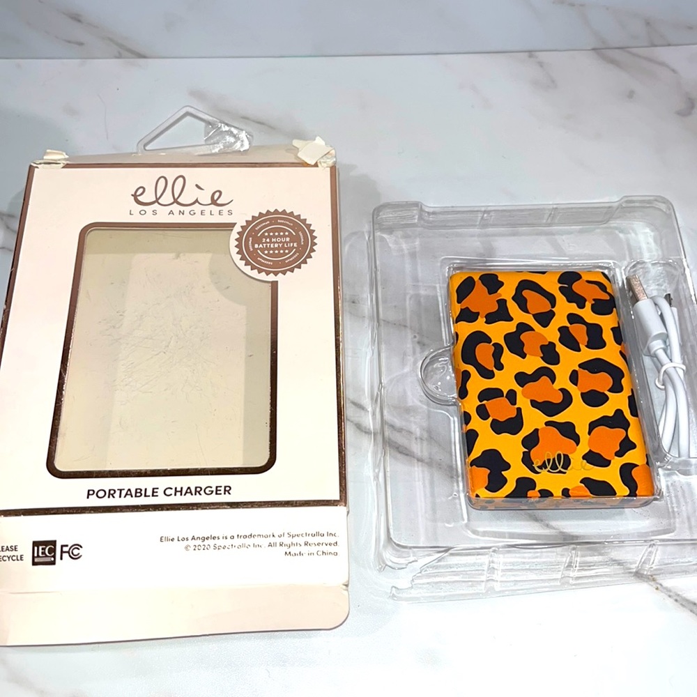 NEW Ellie portable charger leopard